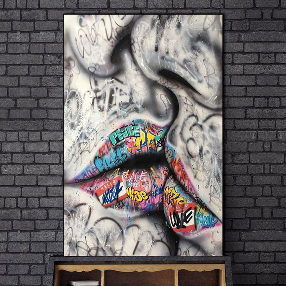 Quadro su tela “Bacio Graffiti” con immagine di una coppia che si bacia, design vibrante e colori vivaci tipici della street art urbana