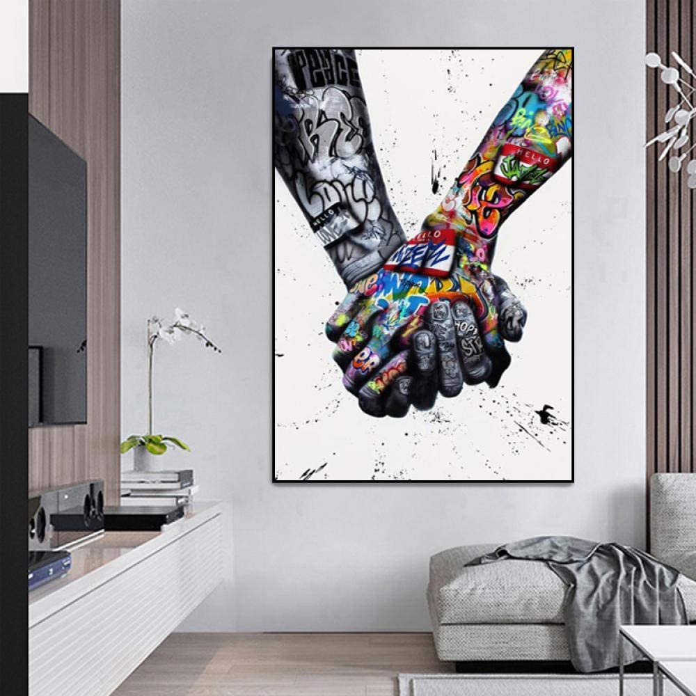 Quadro su tela “Mano nella Mano Graffiti” in stile street art, due mani che si intrecciano tra colori vivaci e scritte urbane, perfetto per un arredo emozionale
