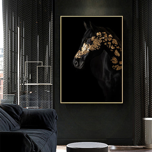 "Quadro Eleganza in Gold, dipinto con Cavallo nero e tonalità dorate, ideale per decorare ambienti raffinati e moderni."
