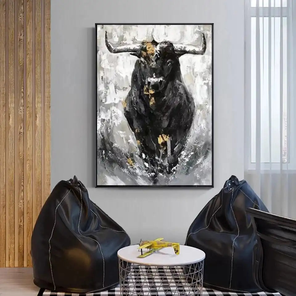 Quadro su tela 'Toro Astratto' raffigurante un toro in corsa con uno stile moderno e dinamico.