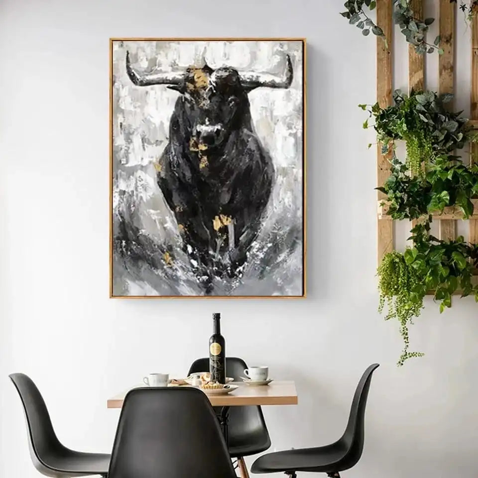 Quadro su tela 'Toro Astratto' raffigurante un toro in corsa con uno stile moderno e dinamico.