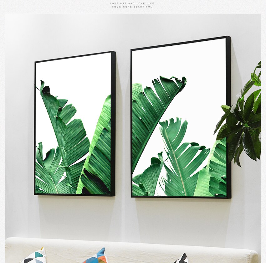 Quadro “Banano Tropicale”: foglie di banano verdi su sfondo bianco, rappresentazione minimalista della natura.