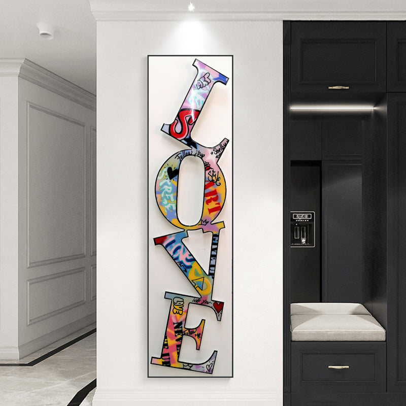 Quadro su tela “Love Graffiti” con scritta colorata e vibrante in stile street art, perfetto per dare un tocco urban e romantico alla tua casa