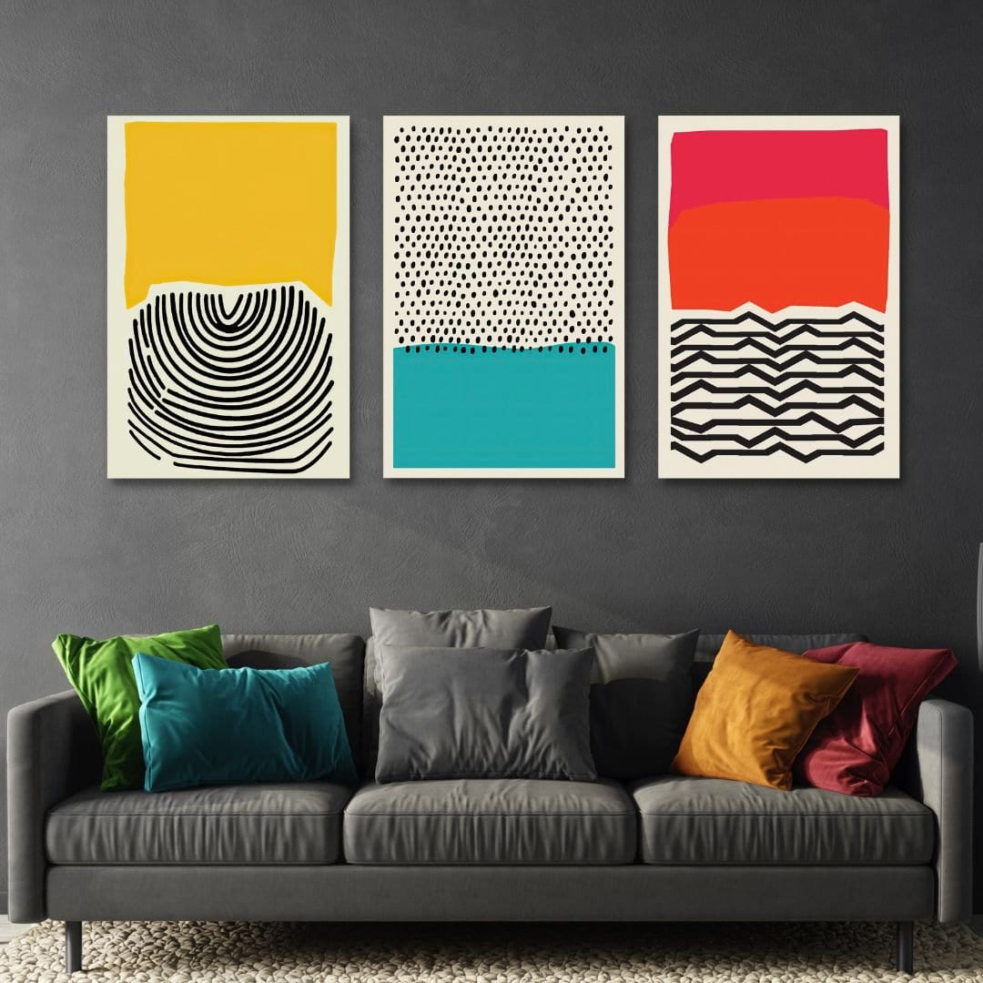 Set di 3 quadri "Geometrie Multicolore Minimal" appeso in soggiorno moderno: trittico su tela con forme astratte multicolore.