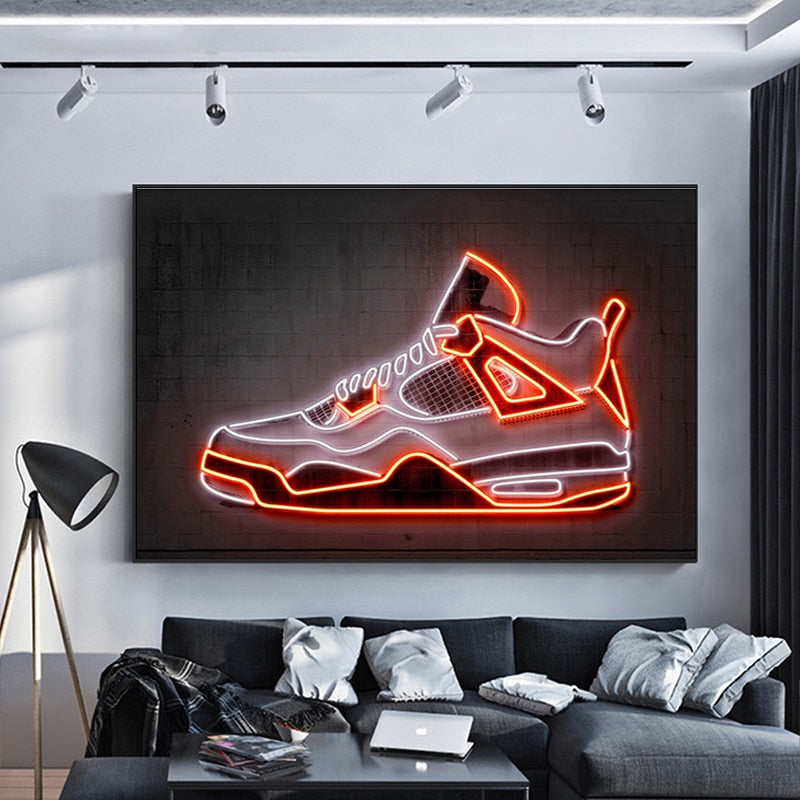 Quadro “Sneakers Neon”: profilo di una sneaker con lineamenti effetto neon rosso e bianco su sfondo chiaro; nessuna luce LED presente.