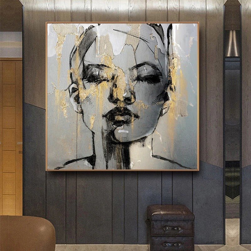 Quadro moderno con ritratto femminile dai colori grigi e oro