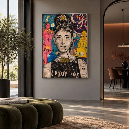 Quadro con cornice argento “Audrey Hepburn Pop Art”: volto dell’attrice reinterpretato in stile pop art su tela.