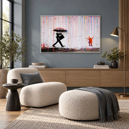 Businessman Under the Rain Banksy: quadro con cornice bianca street art con un uomo d'affari sotto la pioggia colorata. Stampa su tela graffiti moderna e provocatoria, perfetta per arredo contemporaneo.