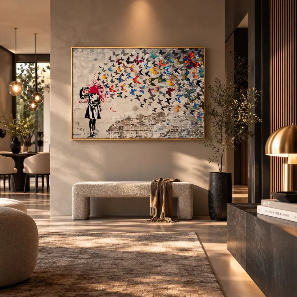 Quadro su tela con cornice oro di Banksy, riproduzione della bambina che si spara alla testa, trasformando il colpo in un’esplosione di farfalle colorate. Quadro urban e simbolico.