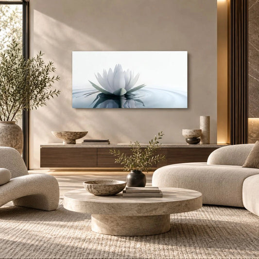 Quadro su tela Fiore di Loto con fiore di loto bianco e riflessi sull’acqua in ambiente moderno elegante