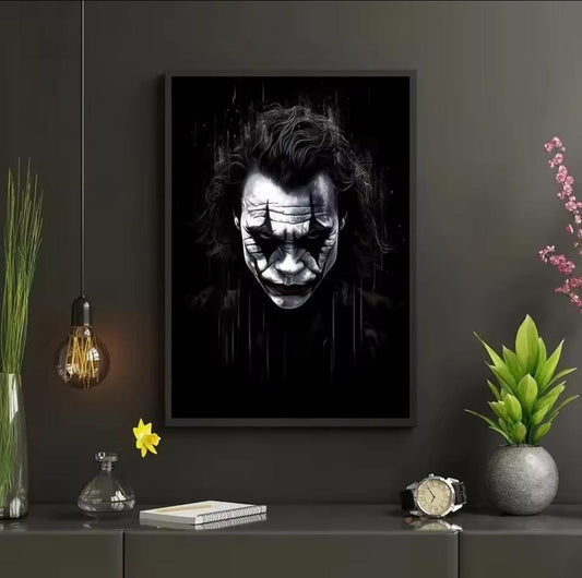 Ritratto del Joker Animo Scuro su quadri moderni su tela, caratterizzato da tonalità scure, nero e grigio, con un effetto drammatico ideale per arredi contemporanei.