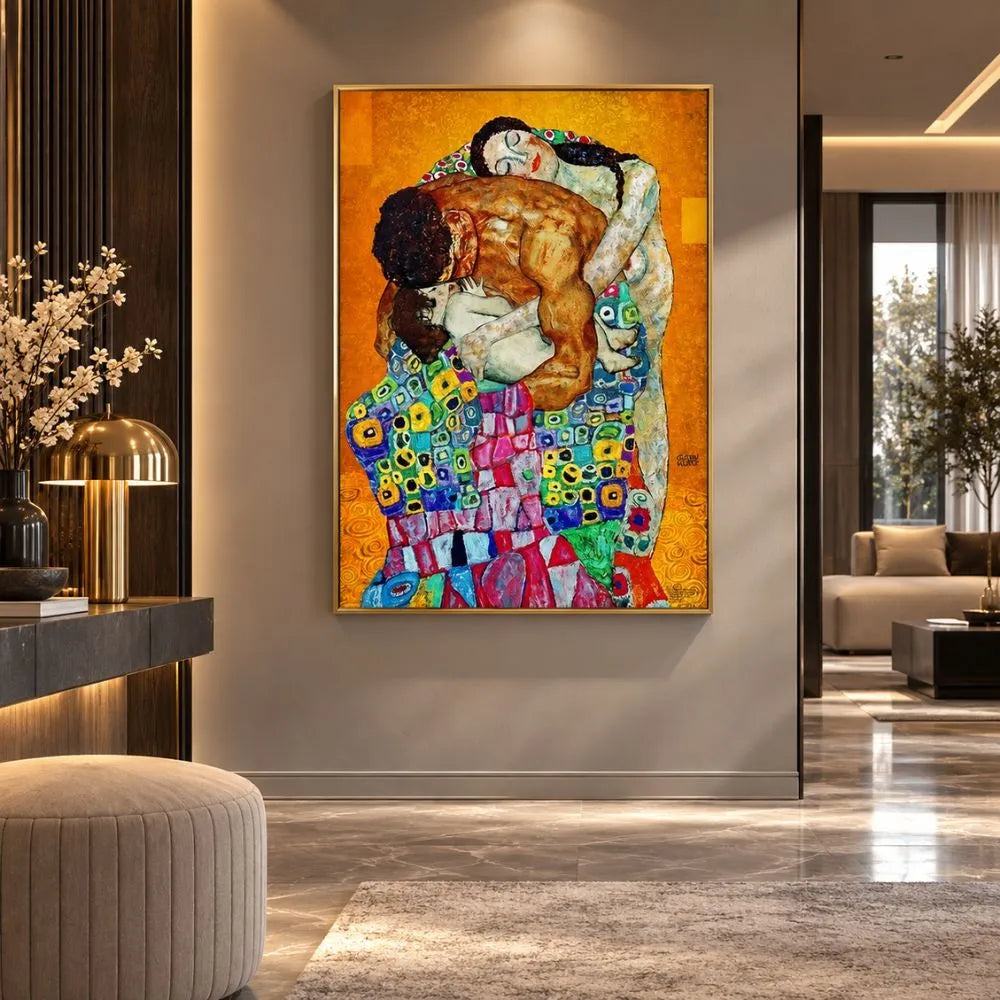 La Famiglia di Gustav Klimt quadro su tela con  cornice oro di figure abbracciate e motivi decorativi colorati, quadro d’arte per soggiorno elegante