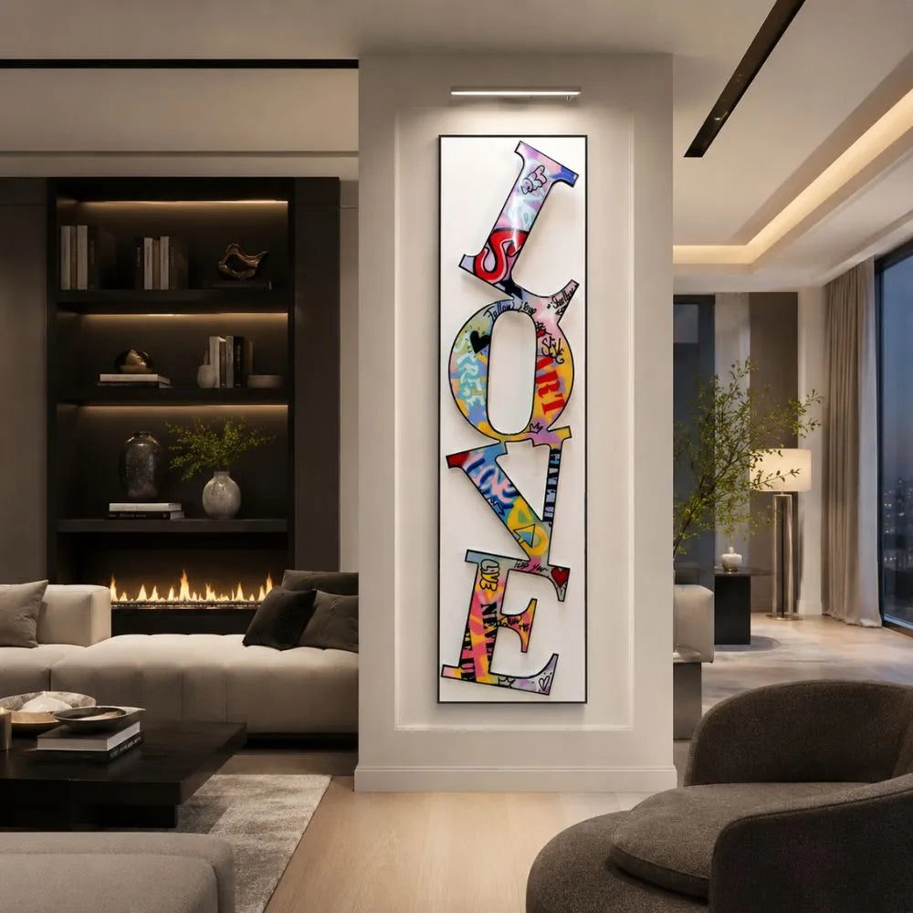 Quadro su tela “Love Graffiti” con scritta colorata e vibrante in stile street art, perfetto per dare un tocco urban e romantico alla tua casa