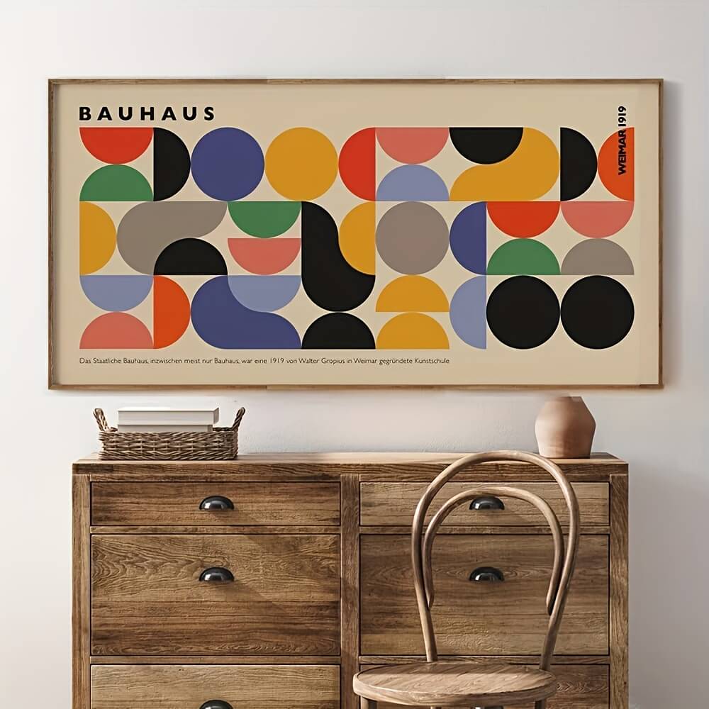 Mosaico Geometrico Bauhaus: quadro astratto geometrico su tela con composizione di forme e colori primari e neutri, perfetta per arredo in stile design moderno.