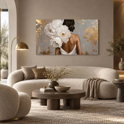 Quadro Fragranza Silente: quadro su tela donna di spalle peonie con vestito bianco. Stampa su tela fiori e figura femminile elegante, perfetta per la camera da letto o il salotto.