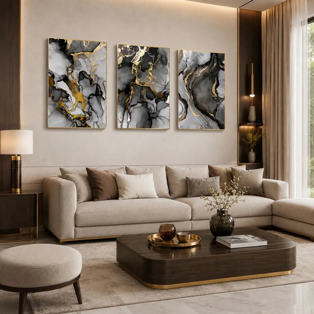 Set di tre quadri “Marmo Astratto”: venature in grigio, nero e oro su tela moderna.