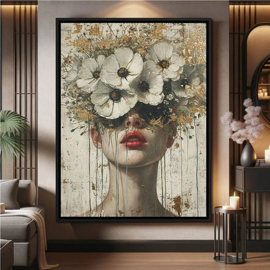Ritratto di donna con cappello elegante, occhi coperti da una corona di fiori colorati, atmosfera poetica e delicata.