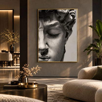 Quadro su tela con cornice oro minimal Volto David di Michelangelo, una rappresentazione artistica del celebre volto della scultura rinascimentale con occhio chiuso, simbolo di bellezza e perfezione.