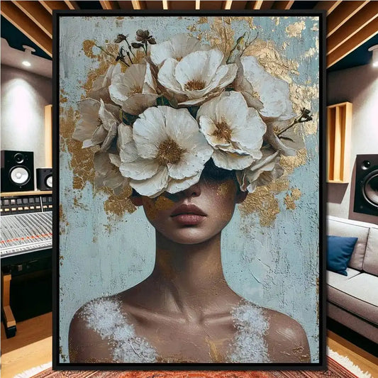 Dipinto di una donna con il volto nascosto da un rigoglioso copricapo di fiori bianchi e dettagli in foglia oro su uno sfondo materico azzurro e bianco.