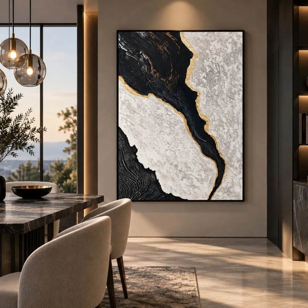 Quadro Marmo Elegante astratto effetto marmo nero, bianco e oro su tela in sala da pranzo moderna con cornice nera