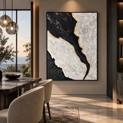 Quadro Marmo Elegante astratto effetto marmo nero, bianco e oro su tela in sala da pranzo moderna con cornice nera