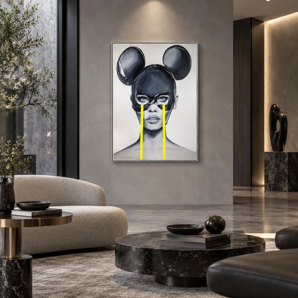 Minnie Woman Pop Art quadro moderno su tela con ritratto femminile in bianco e nero e dettagli giallo neon con cornice argento per soggiorno moderno
