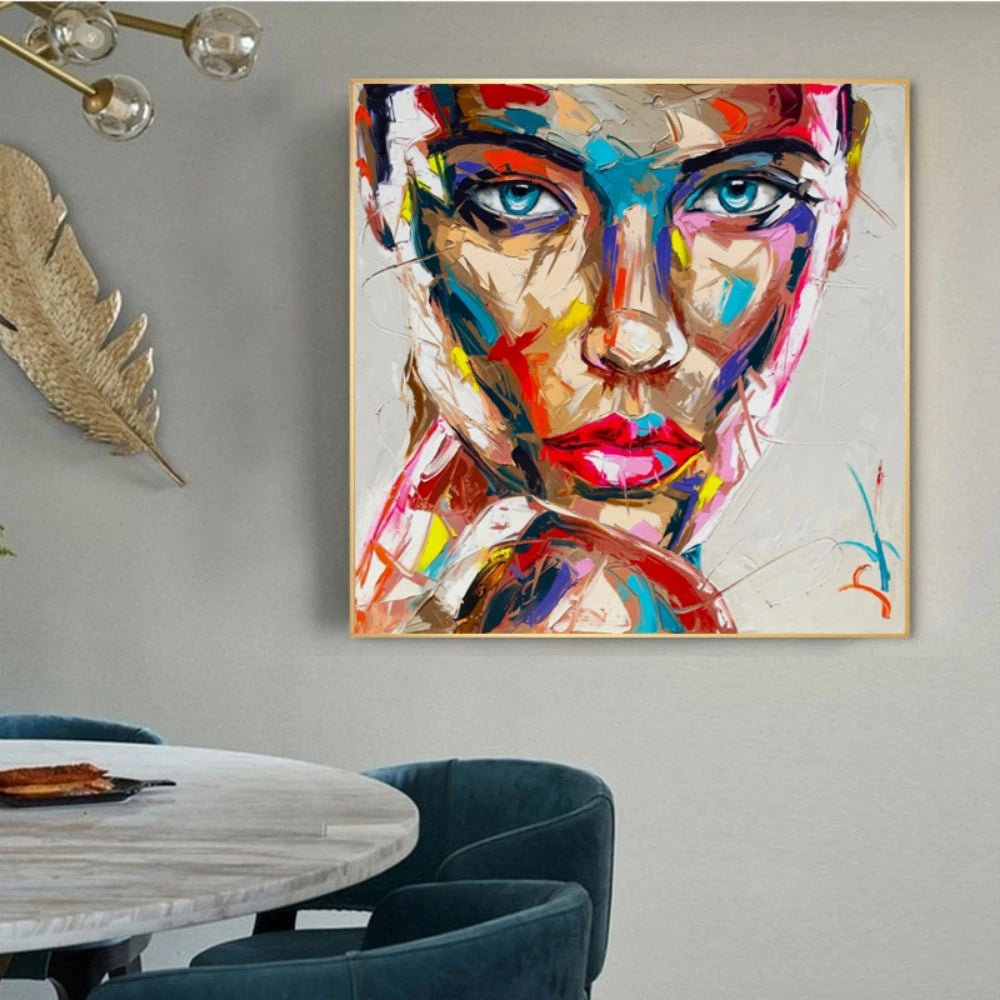 Quadro moderno Passione colorata con volto femminile astratto e sfumature accese, perfetto per arredamenti creativi e contemporanei.