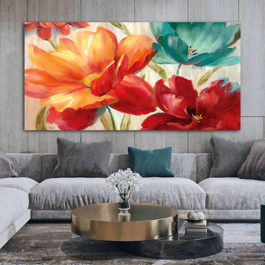 Quadro su tela Rinascita Floreale con fiori colorati e cornice nera minimal in ambiente moderno elegante