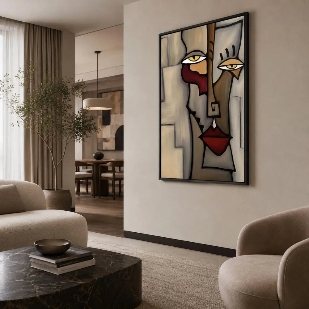 Quadro su tela Volto Astratto di P. Picasso con ritratto cubista, colori neutri e cornice nera minimal in soggiorno moderno