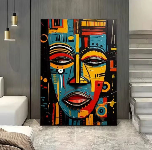 Dipinto di una maschera stilizzata dai colori vivaci come blu, giallo, rosso e arancione con elementi grafici su sfondo nero.
