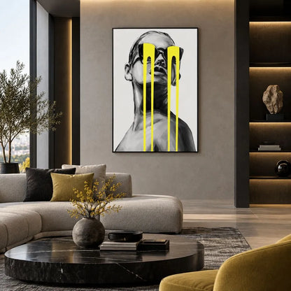 Woman Pop Art quadro moderno su tela con ritratto femminile bianco e nero e dettagli gialli con cornice nera per soggiorno moderno