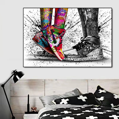 Quadro “Sneakers Graffiti”: paio di sneakers decorate con graffiti a colori su tela.